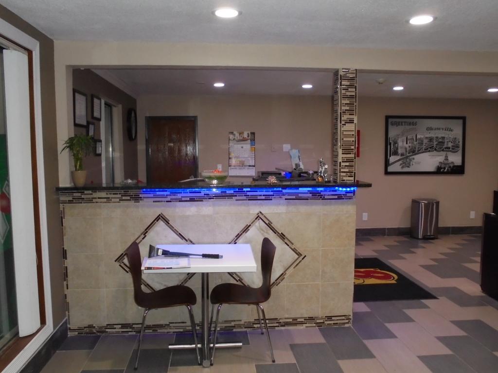 Super 8 By Wyndham Okawville Dış mekan fotoğraf
